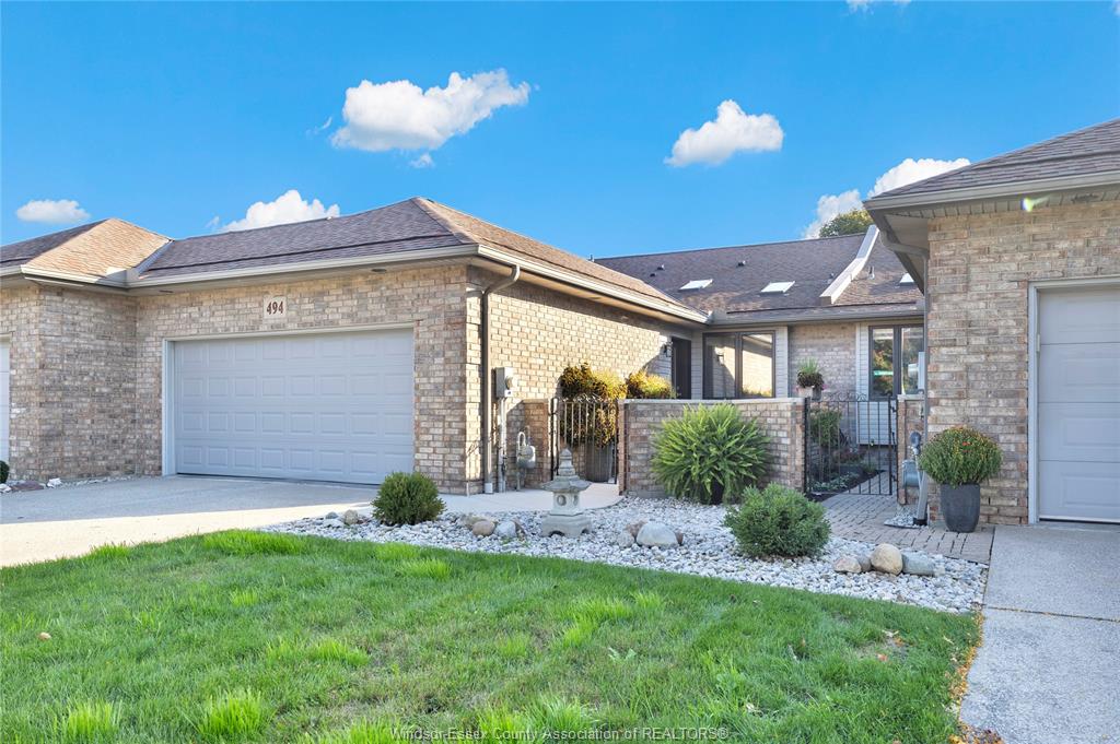 MLS# 26025747: 494 MARTINIQUE Avenue, Windsor, Canada