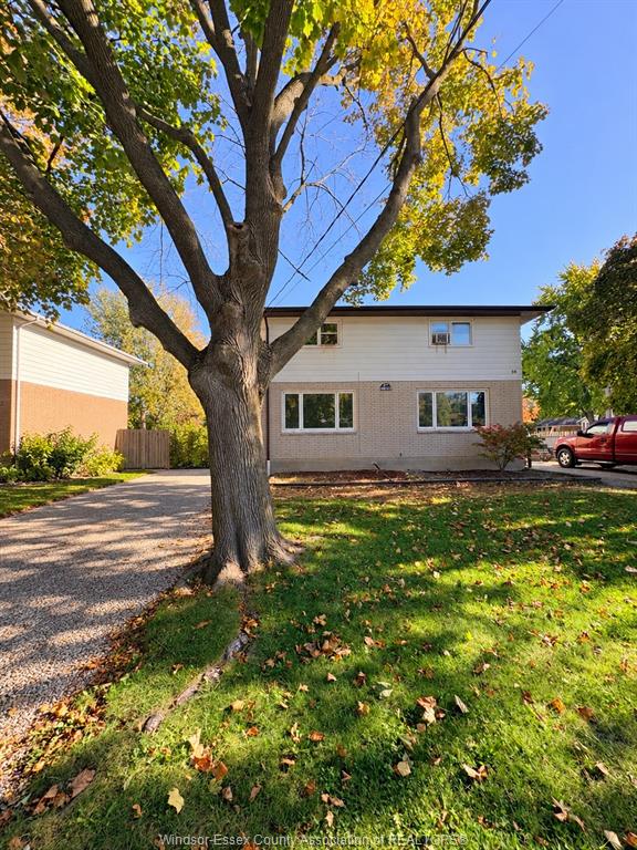 MLS# 26025821: 36 SUSSEX Street Unit# 1, Chatham, Canada
