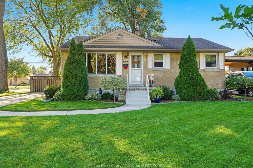 MLS# 26025791: 2691 ASKIN, Windsor, Canada