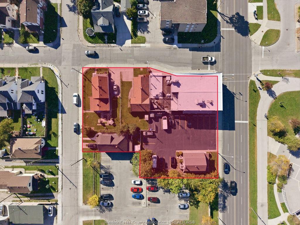 MLS# 26025892: 924 CHATHAM ST E, Windsor, Canada