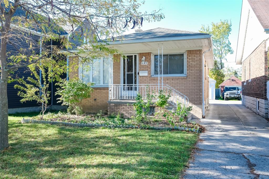 MLS# 26025973: 1647 BENJAMIN, Windsor, Canada
