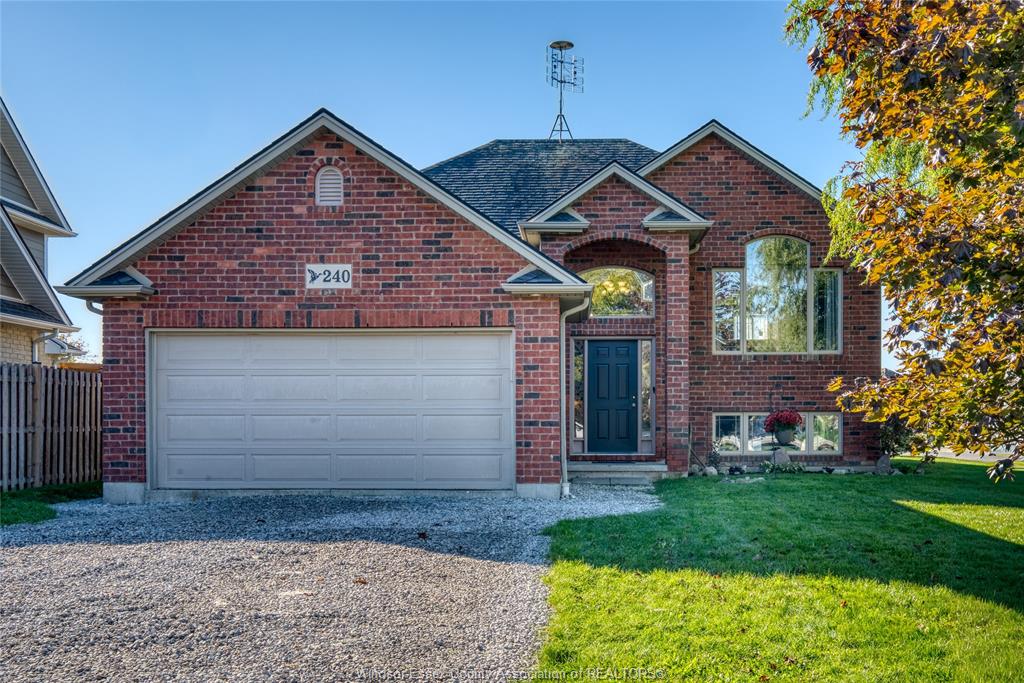 MLS# 26025976: 240 ST PETER Street, Belle River, Canada