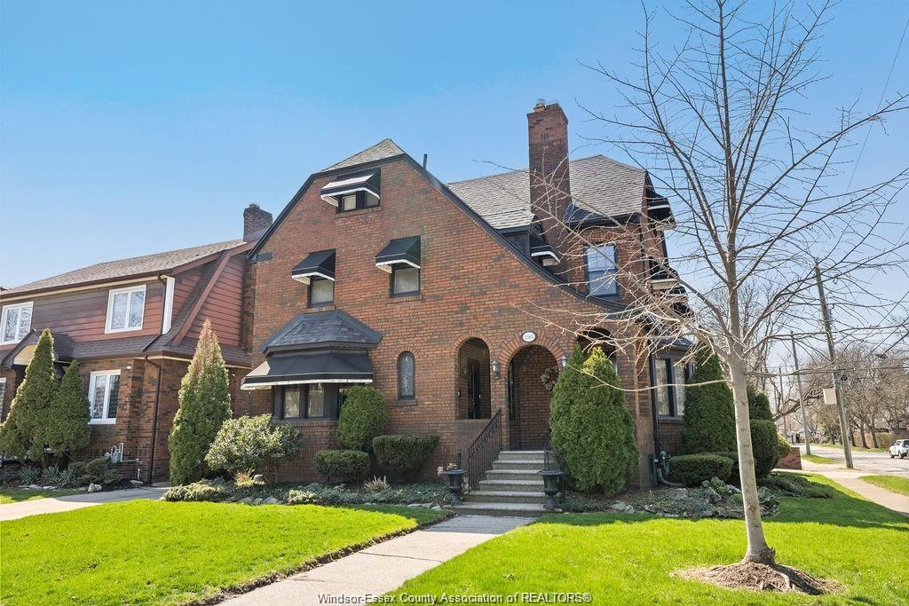 MLS# 26025980: 2203 VICTORIA AVENUE, Windsor, Canada