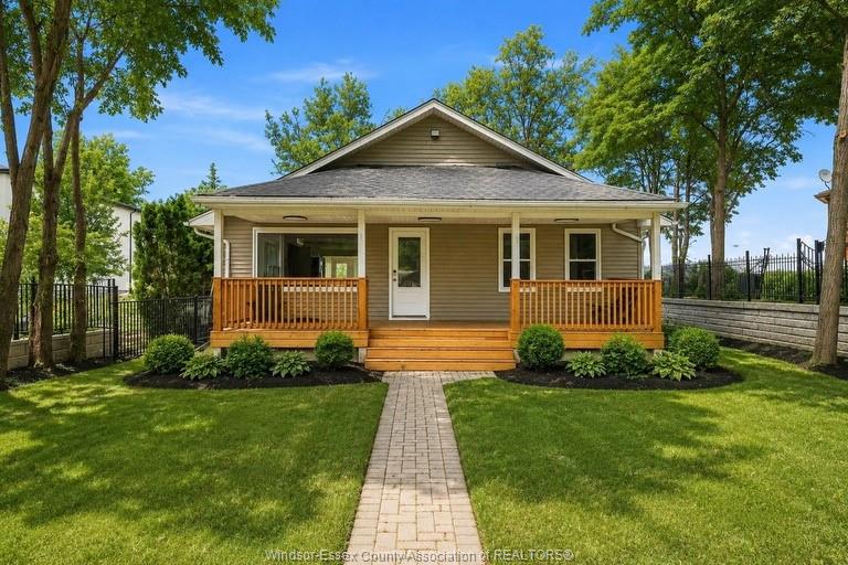 MLS# 26026133: 546 PEARL, Lakeshore, Canada