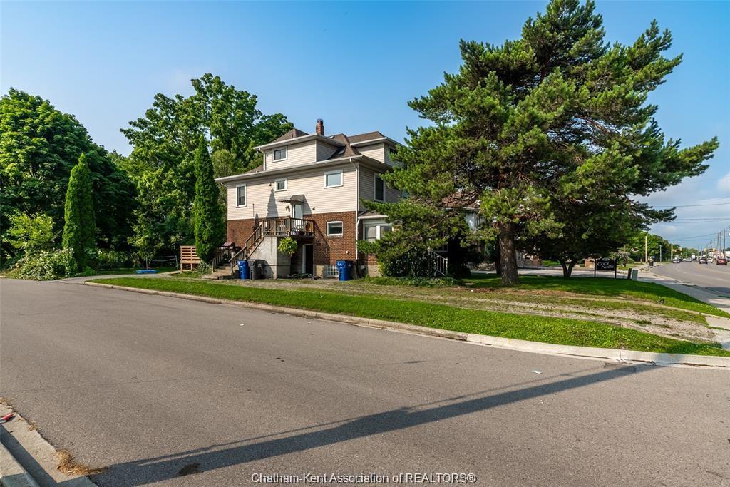 MLS# 26026081: 266 Grand Avenue, Chatham, Canada