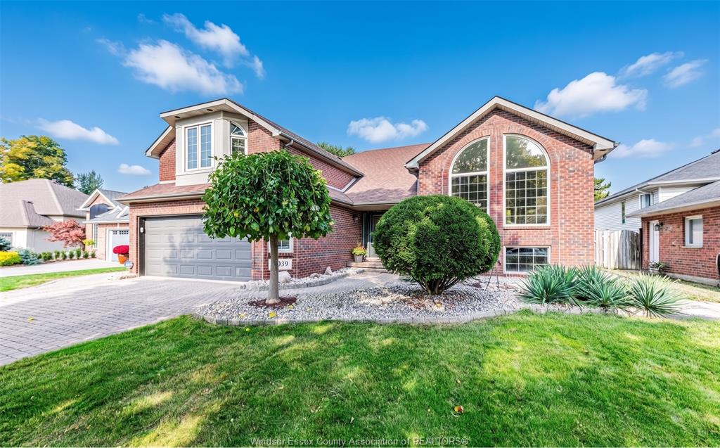 MLS# 26026425: 5929 ROSEWOOD Crescent, LaSalle, Canada