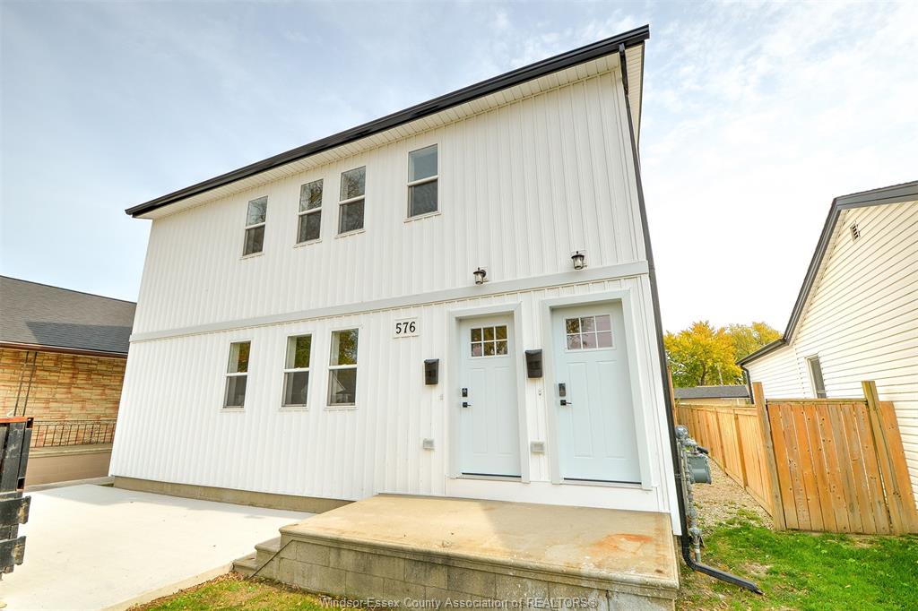 MLS# 26026456: 576 ELINOR, Windsor, Canada