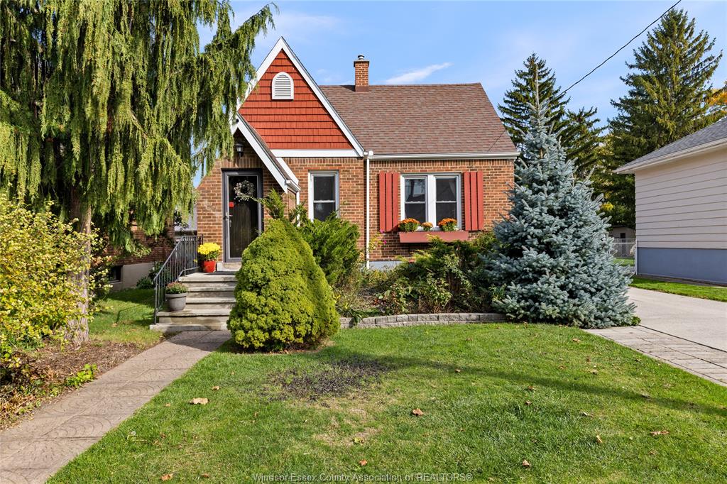 MLS# 26026721: 131 DELAWARE Avenue, Chatham, Canada