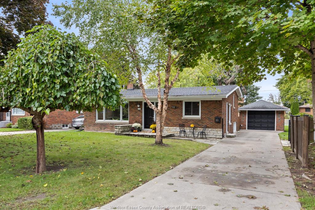 MLS# 26026717: 1109 Parkview Avenue, Windsor, Canada