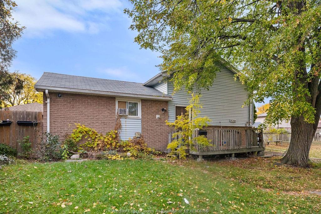 MLS# 26026735: 9205 ARNCLIFF, Windsor, Canada