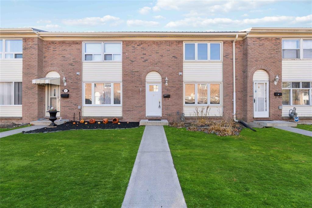 MLS# 26026656: 885 Carleton Place Unit# 3, Sarnia, Canada