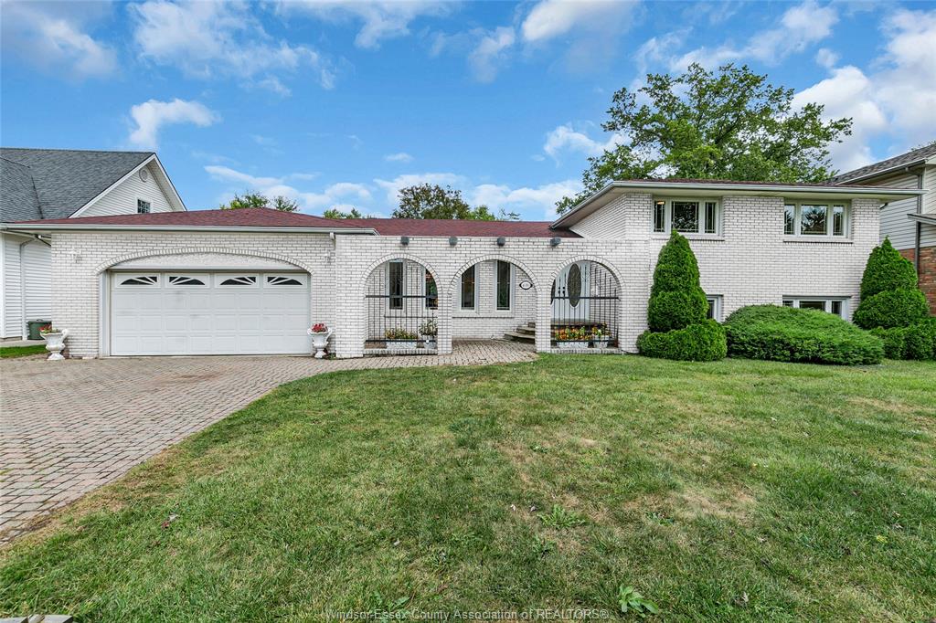 MLS# 25024734: 4080 KENNEDY Drive, Windsor, Canada