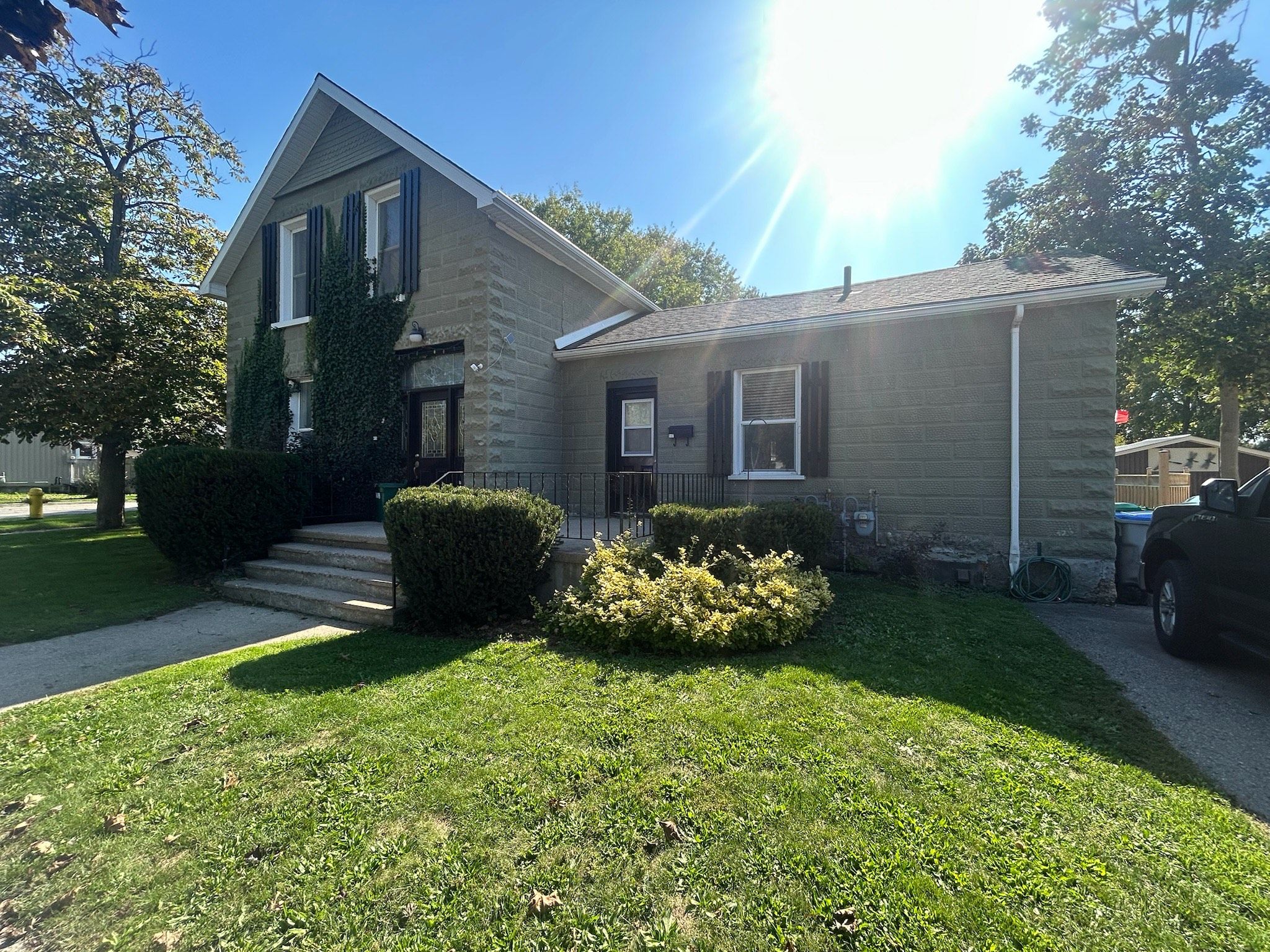 Y♢574 らん 115-117 Britannia Road Goderich Ontario N7A 2B4 - MLS