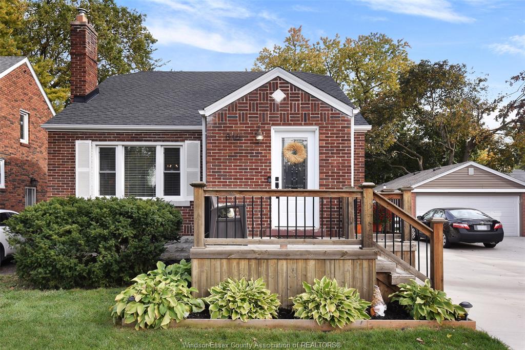 846 BELLE ISLE VIEW For Sale Listing ID 23021595 1 1/2 Storey