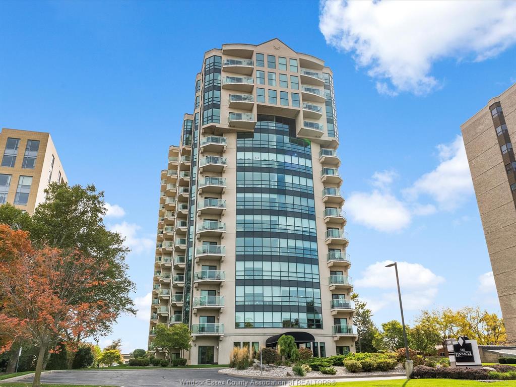 MLS# 25026569: 4789 RIVERSIDE Drive Unit# 304, Windsor, Canada