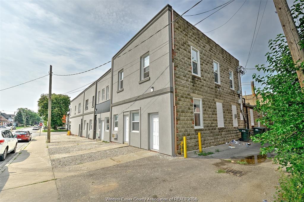 MLS# 25027269: 581 PIERRE Avenue Unit# 7, Windsor, Canada