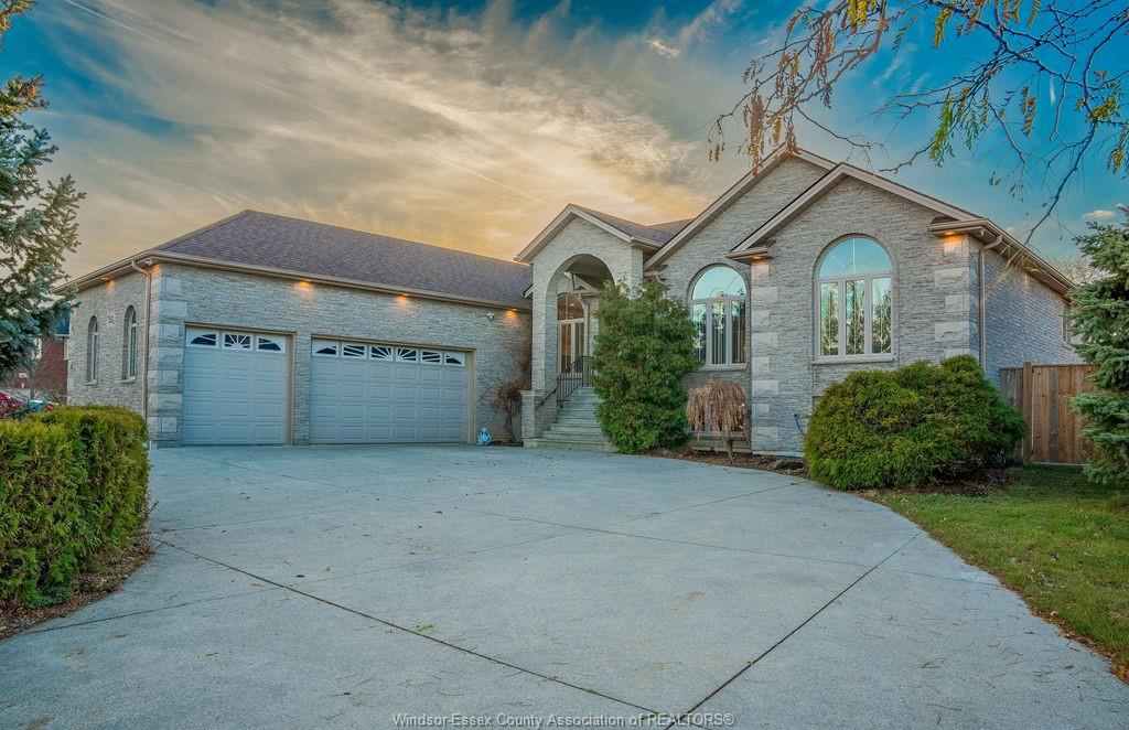 MLS 23025318 353 WEST PUCE Road, Lakeshore, Canada