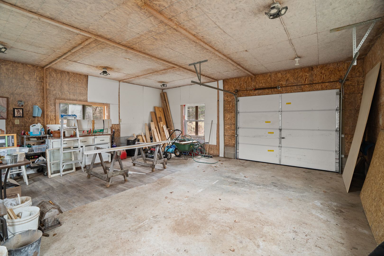 Detached double garage at 621 Chapman Strong Road