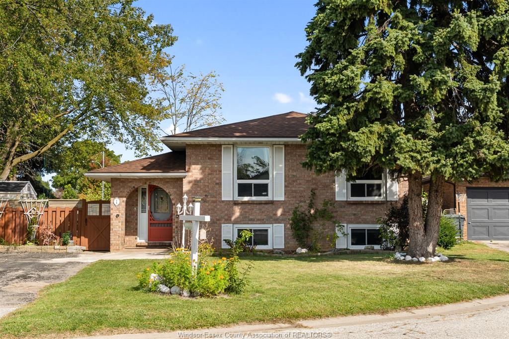 MLS# 25027696: 1 Lucy Crescent, Leamington, Canada
