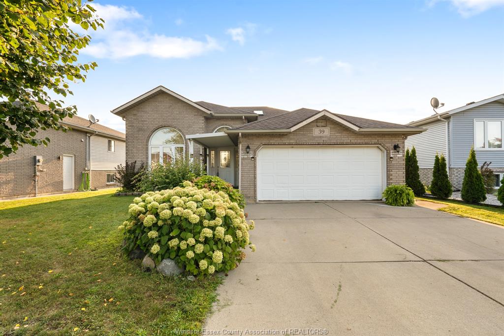 MLS# 25027899: 39 Sturgeon Meadows, Leamington, Canada