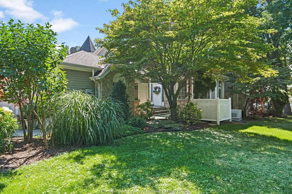 214 CRYSTAL BAY For Sale Listing ID 24000533 2 Storey Property