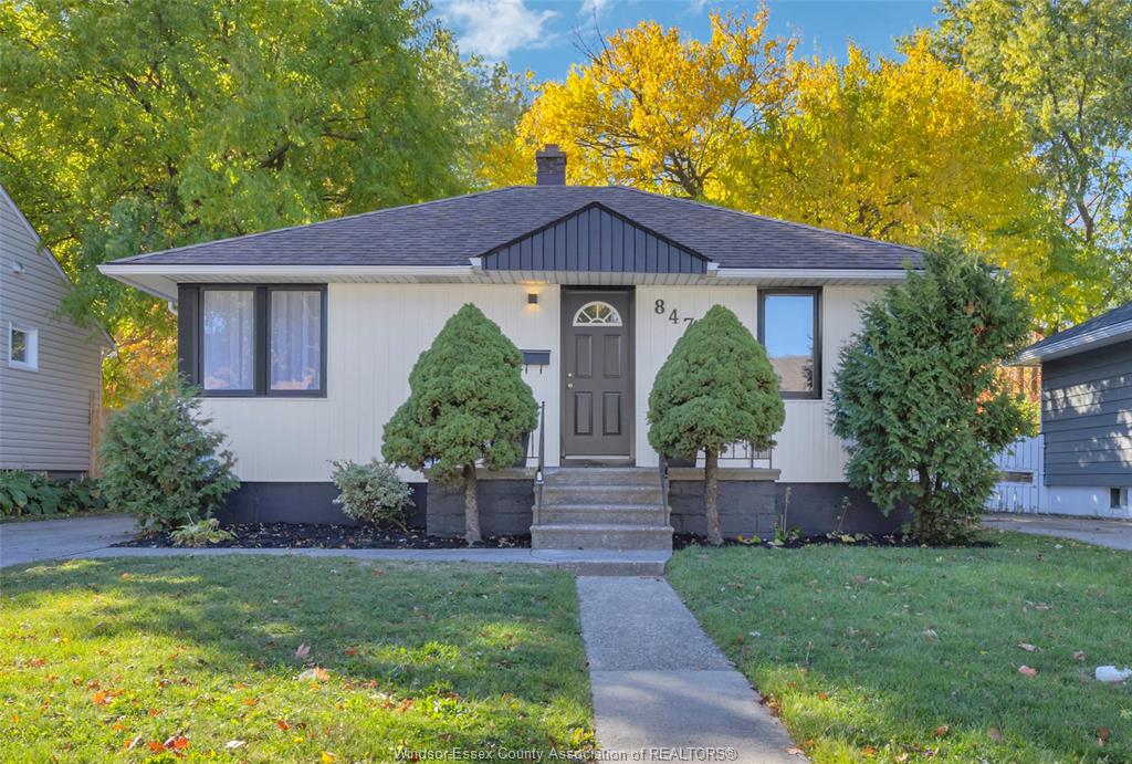 MLS# 25028249: 847 FRANCOIS Court, Windsor, Canada