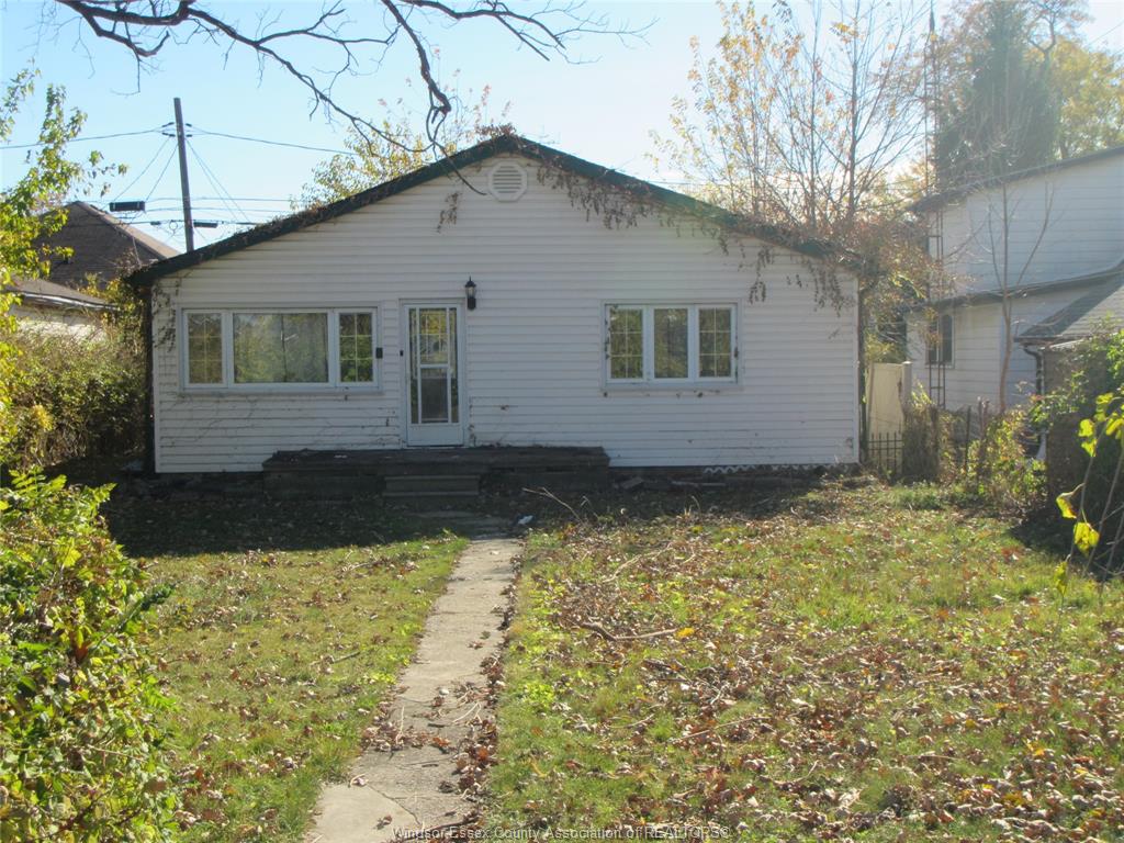 MLS# 25028345: 611 CHARLES Avenue, Windsor, Canada