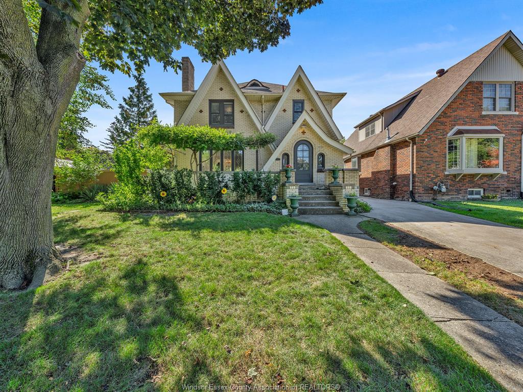 MLS# 25028523: 2239 VICTORIA AVE, Windsor, Canada