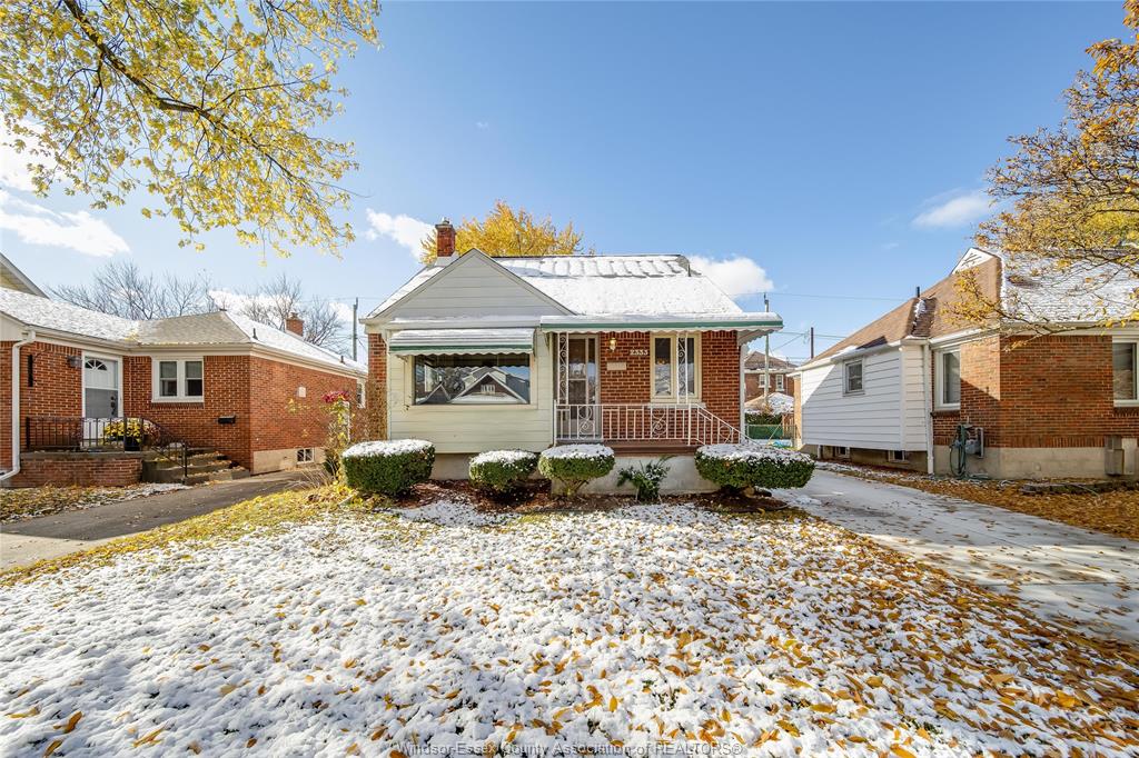 MLS# 25028445: 2333 FRASER Avenue, Windsor, Canada