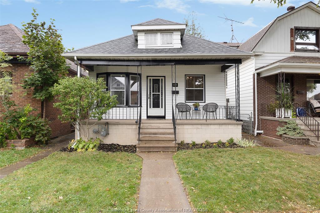 MLS# 25028637: 886 GLADSTONE Avenue, Windsor, Canada