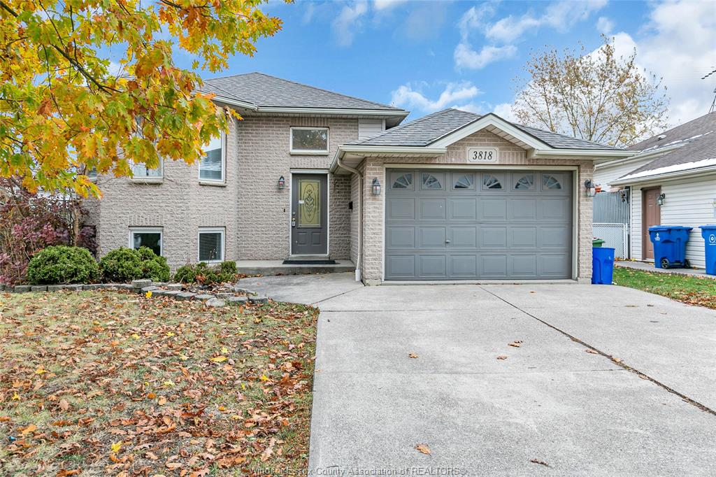 MLS# 25028638: 3818 YELLOWOOD Street, Windsor, Canada