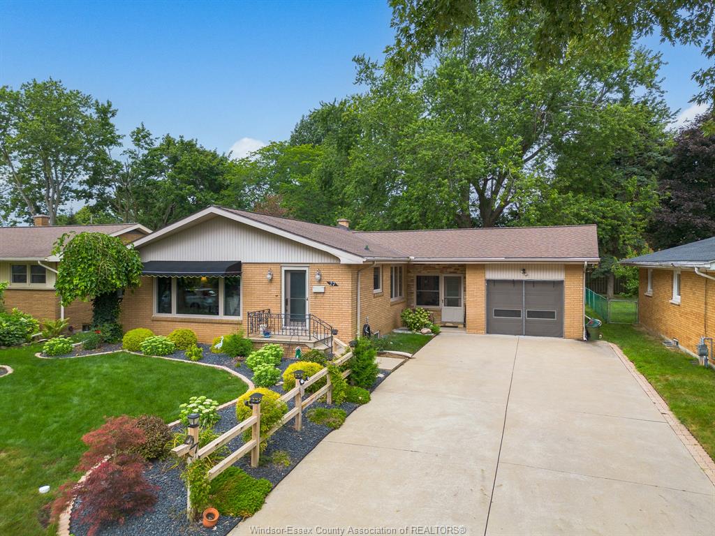 Waterfront Properties Real Estate Listings Windsor Lakeshore Tecumseh LaSalle