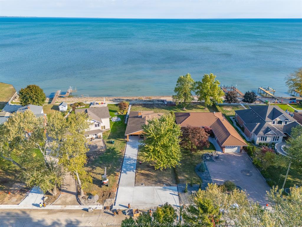 MLS# 25031514: 13918 RIVERSIDE Drive, Tecumseh, Canada