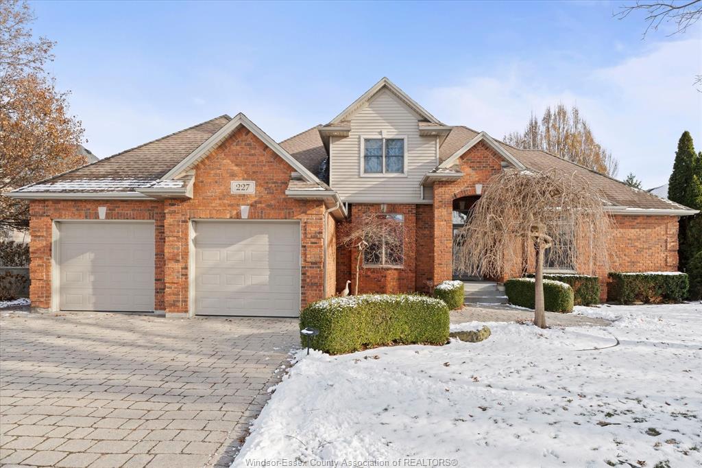 MLS# 25031736: 227 CLUBVIEW Drive, Amherstburg, Canada
