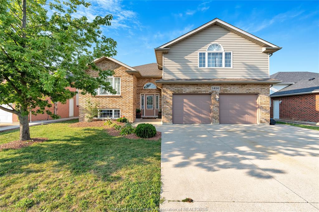 MLS# 26002075: 1414 GIRARD Drive, Lakeshore, Canada