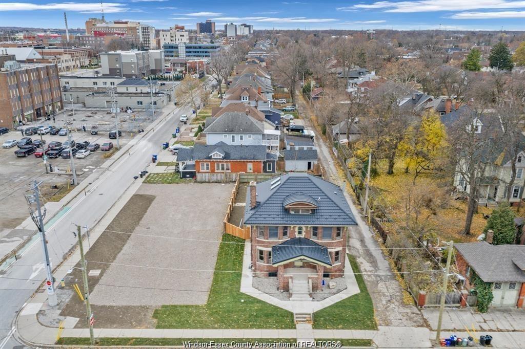 MLS# 26002136: 131 ELLIOTT Street, Windsor, Canada