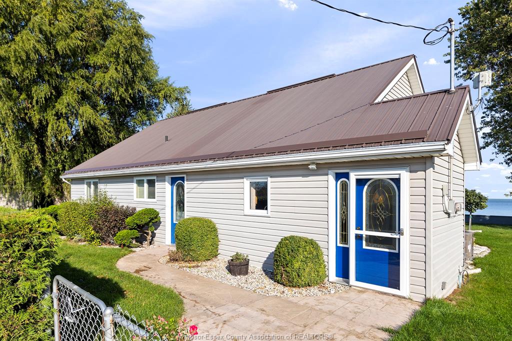 MLS# 26002177: 15230 COUTURE BEACH, Lakeshore, Canada