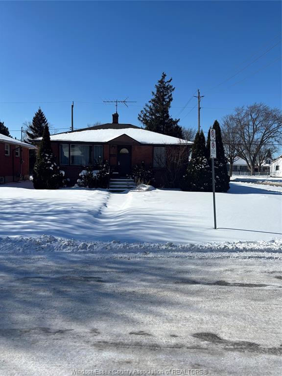 MLS# 26002203: 1105 Harrison Avenue, Windsor, Canada