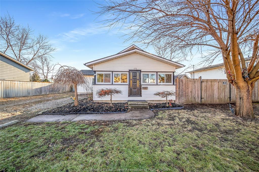 MLS# 26002460: 172 LAURIER, LaSalle, Canada