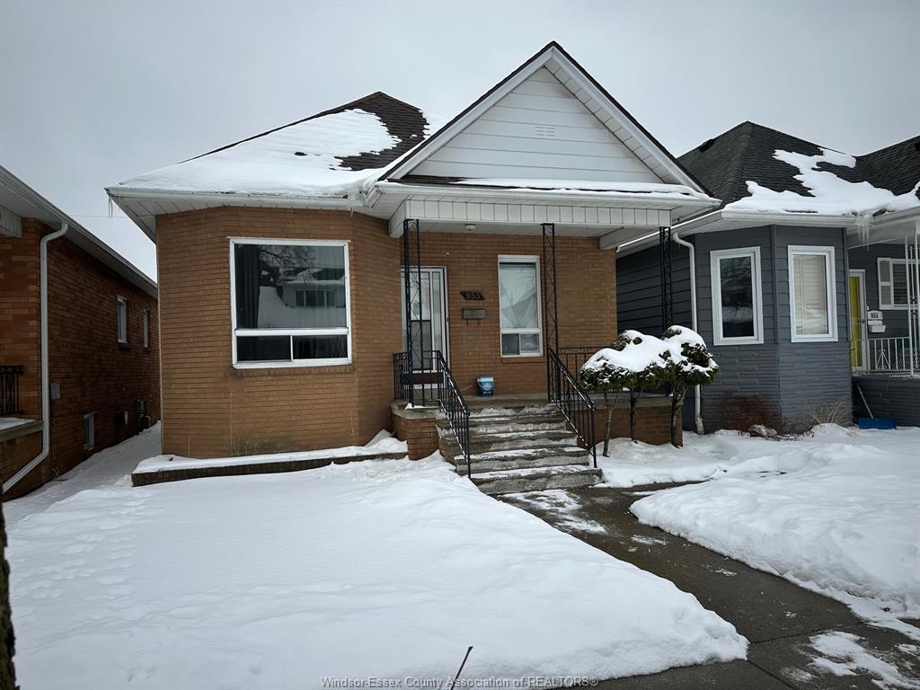 MLS# 26002555: 953 GLADSTONE, Windsor, Canada