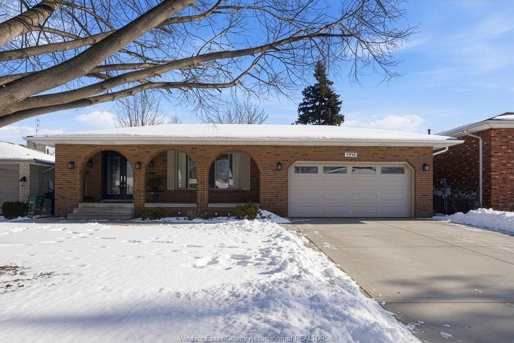 MLS# 26002657: 2938 ST CLAIR Avenue, Windsor, Canada