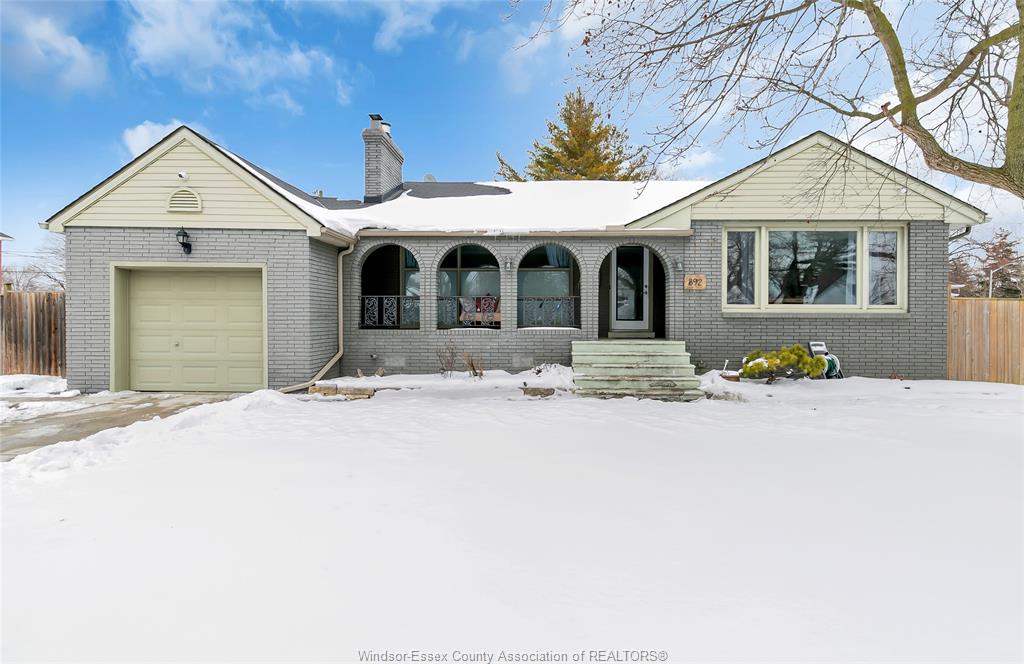 MLS# 26002736: 892 EASTLAWN Avenue, Windsor, Canada