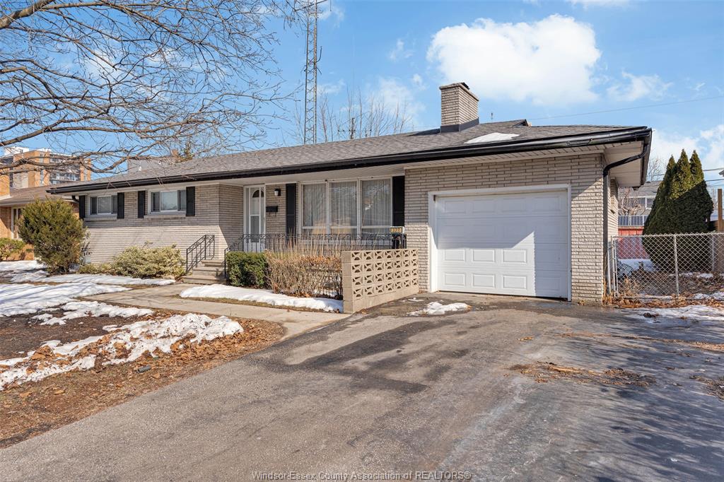 MLS# 26003401: 328 ISACK, Windsor, Canada