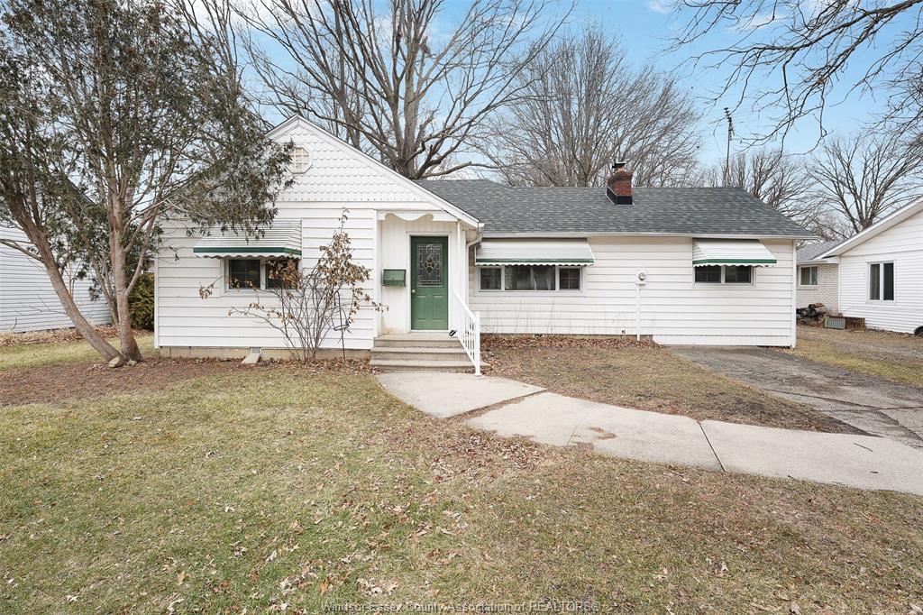 MLS# 26003715: 121 VICTORIA Avenue, Essex, Canada