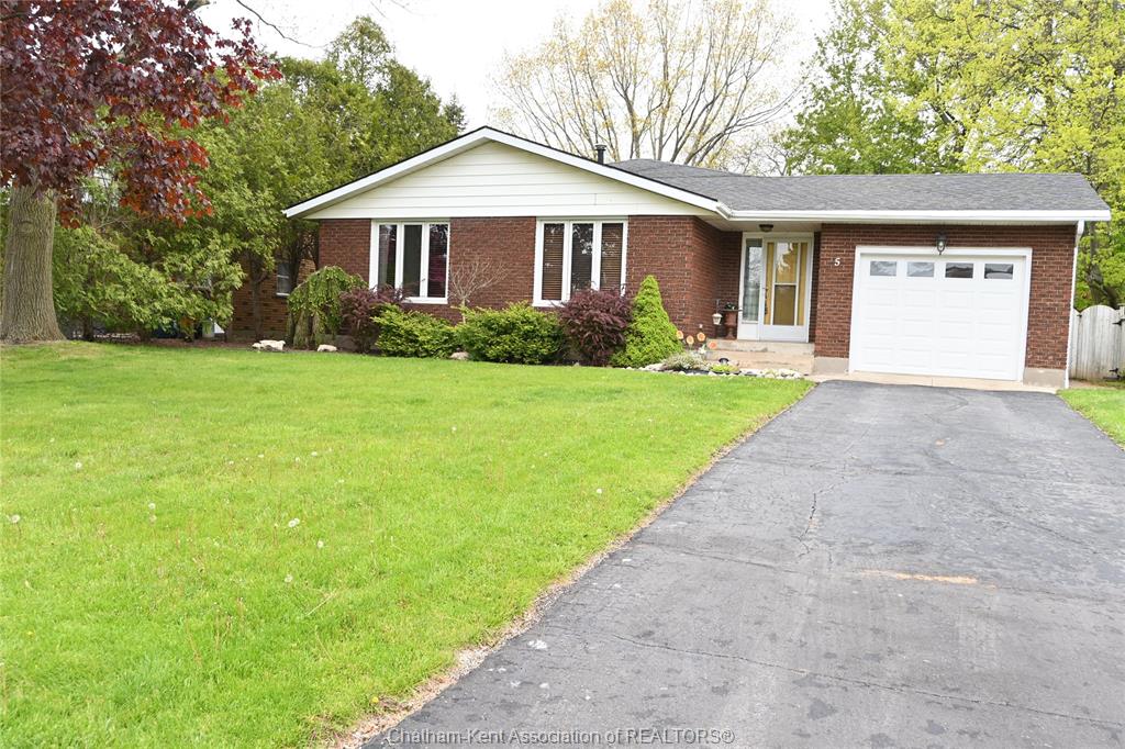 MLS# 26003725: 5 Bernard Avenue, Ridgetown, Canada