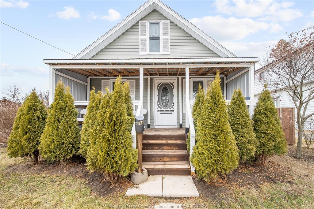 MLS# 26003702: 15 SMITH Avenue, Leamington, Canada