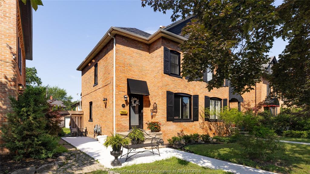 MLS# 25017655: 853 Monmouth Avenue, Windsor, Canada