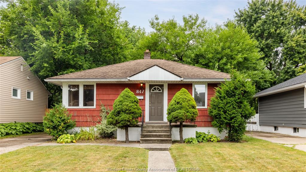 MLS# 25019625: 847 Francois Court, Windsor, Canada