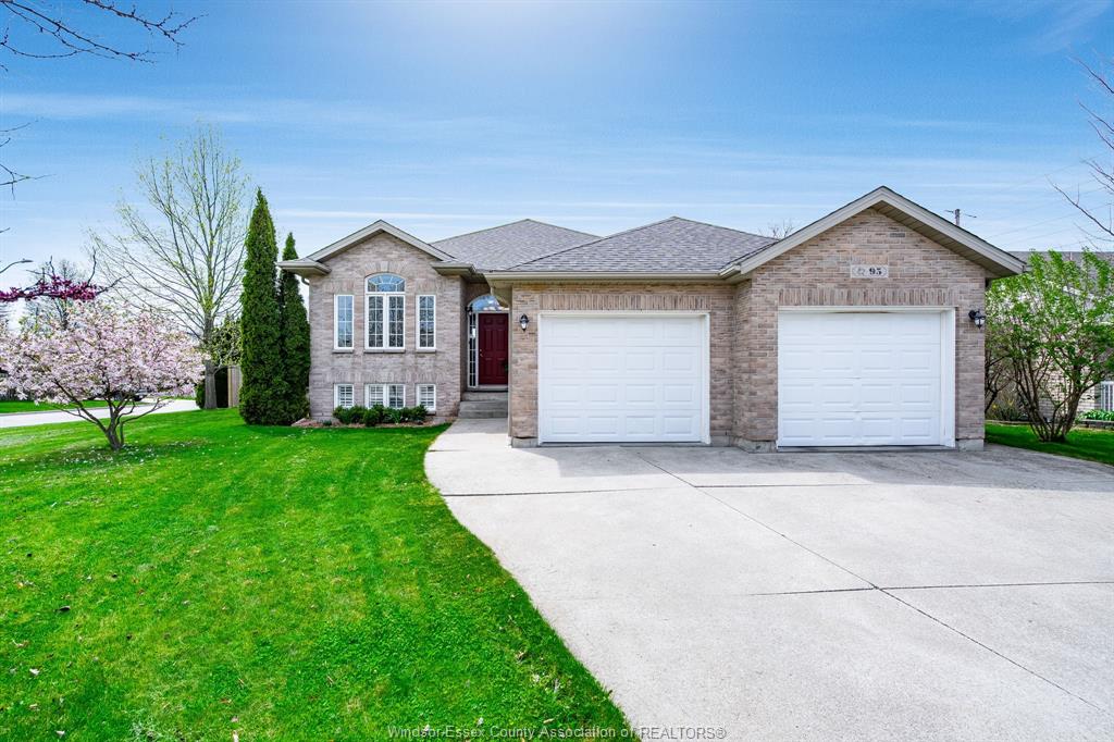 MLS# 25019708: 95 MILLBROOK Drive, Kingsville, Canada