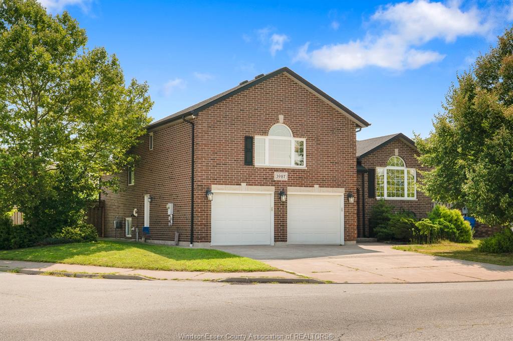MLS# 25019765: 3987 WILDWOOD Drive, Windsor, Canada